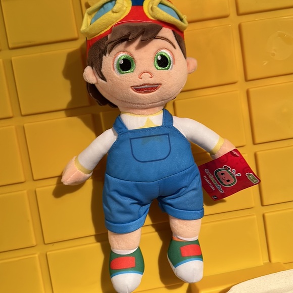 Cocomelon TomTom Plush - Picture 6 of 6